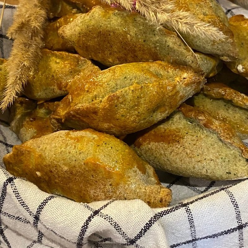 Golden green-buckwheat buns with a carrot and apple filling in a linen-lined basket